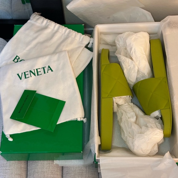 Bottega Veneta Kiwi slides - Picture 1 of 15
